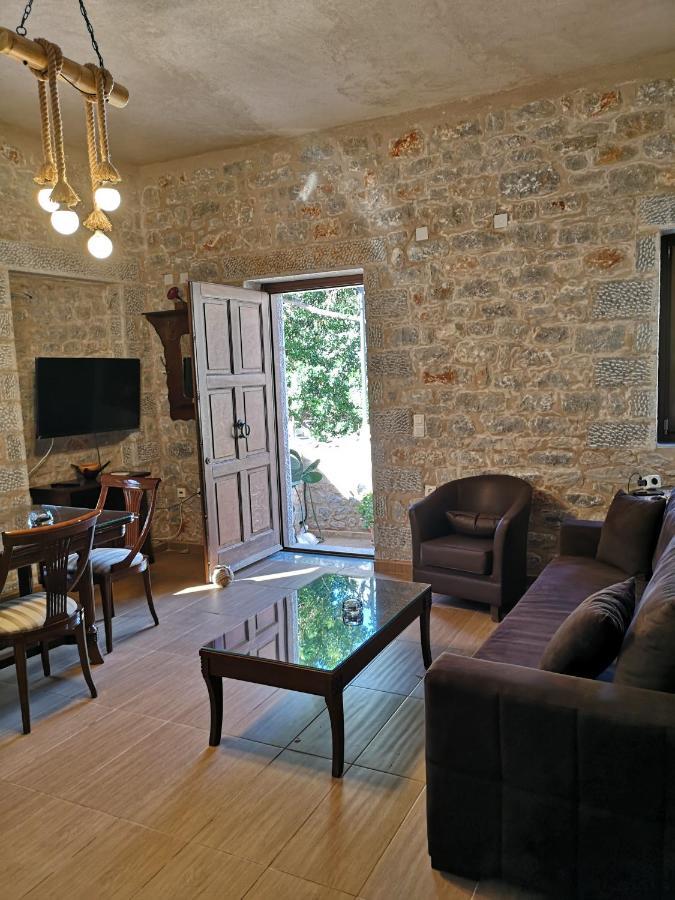 Παραδοσιακός Πύργος Villa Yerolimin Eksteriør billede